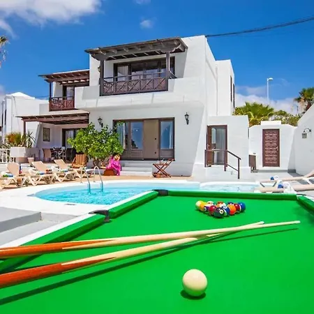 Villa In Puerto Del Carmen Sleeps 14 With Pool Air Con And Wifi Puerto del Carmen (Lanzarote)