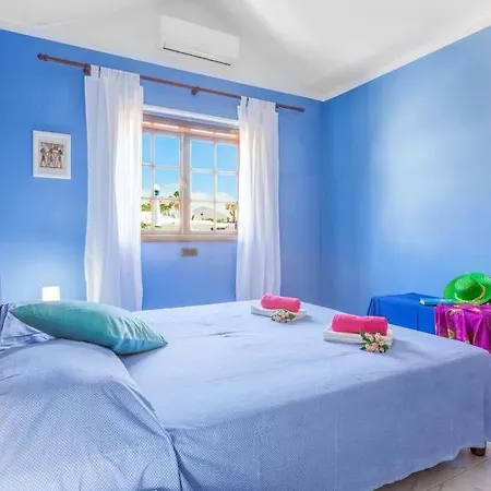 In Puerto Del Carmen Sleeps 14 With Pool Air Con And Wifi Willa *