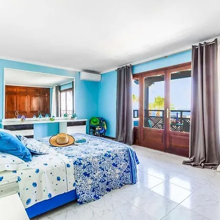 Villa In Puerto Del Carmen Sleeps 14 With Pool Air Con And Wifi *