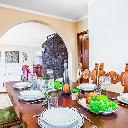 Villa In Puerto Del Carmen Sleeps 14 With Pool Air Con And Wifi