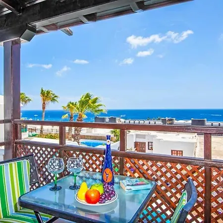 In Puerto Del Carmen Sleeps 14 With Pool Air Con And Wifi Villa Puerto del Carmen (Lanzarote)