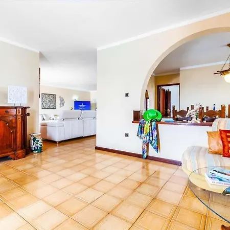 Villa In Puerto Del Carmen Sleeps 14 With Pool Air Con And Wifi *