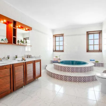 In Puerto Del Carmen Sleeps 14 With Pool Air Con And Wifi Puerto del Carmen (Lanzarote)